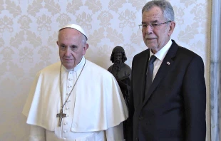 Begegnung im Vatikan: Papst Franziskus und Österreichs Bundespräsident Alexander Van der Bellen am 16. November 2017 / CTV