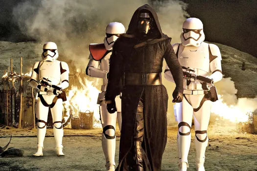 Kylo Ren (Adam Driver), der neue Bösewicht auf der dunklen Seite der Macht in der Episode VII "Star Wars - Das Erwachen der Macht".
 / Disney