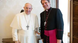 Papst Franziskus empfängt Bischof Stefan Oster von Passau am 4. Juni 2021 / Vatican Media / CNA Deutsch