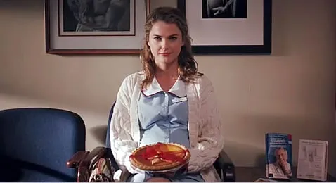 Ungewollt schwanger wird im Film "Waitress" die Kellnerin Jenna, gespielt von Keri Russell.