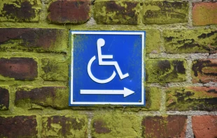 Rollstuhl-Schild (Symbolbild) / Waldemar Brandt / Unsplash