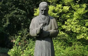 Eine Statue von Pater Josef Kentenich in Koblenz. Der Pallottiner war Gründer der Schönstatt-Bewegung. / Wikimedia / CC BY-SA 3.0 de