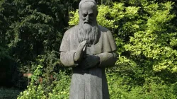Eine Statue von Pater Josef Kentenich in Koblenz. Der Pallottiner war Gründer der Schönstatt-Bewegung. / Wikimedia / CC BY-SA 3.0 de