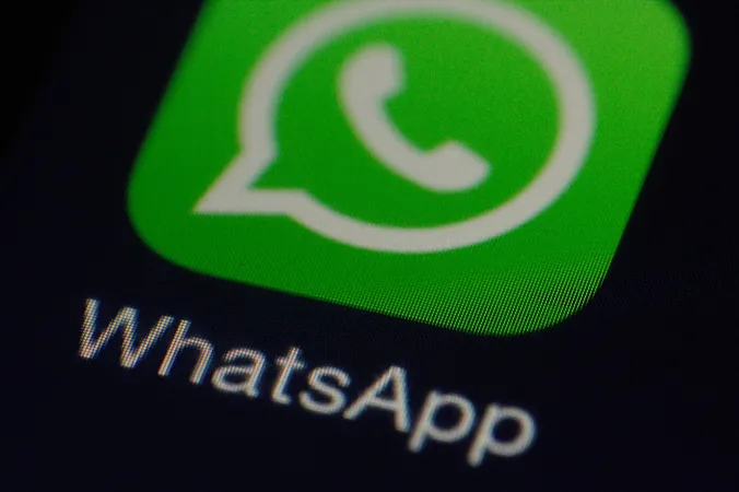 Über eine Milliarde Menschen verwendet Whatsapp, so die Firma in einer Mitteilung im Juni 2017