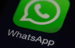 Über eine Milliarde Menschen verwendet Whatsapp, so die Firma in einer Mitteilung im Juni 2017 / CNA / Pixabay (CC0)