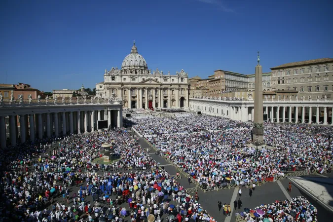 120.000 Pilger kamen zum Petersplatz.