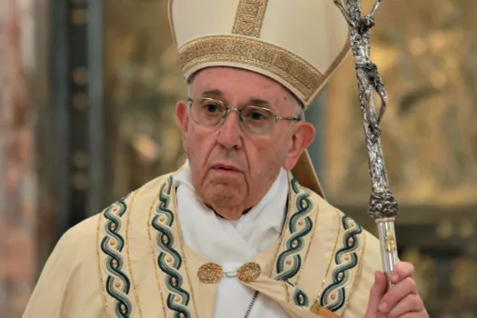 Papst Franziskus vor der soeben geschlossenen Pforte der Barmherzigkeit von St. Peter am 20. November 2016. / CNA/Daniel Ibanez