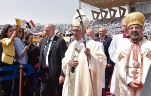 Papst Franziskus beim Einzug im Stadion der Luftwaffe am 29. April 2017. / L'Osservatore Romano