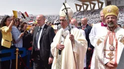 Papst Franziskus beim Einzug im Stadion der Luftwaffe am 29. April 2017. / L'Osservatore Romano