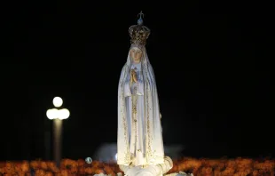 Unsere Liebe Frau von Fatima: Vor 100 Jahren erschien sie drei Hirtenkindern - nun beten Millionen mit Papst Franziskus um ihre Fürsprache beim Herrn / CNA/Daniel Ibanez