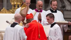 Papst Franziskus und der erste Kardinal aus Mali: Bamakos Erzbischof Jean Zerbo / CNA / Daniel Ibanez