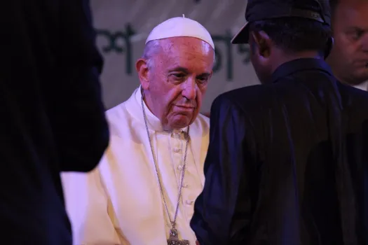 Papst Franziskus begrüßte die Vertreter der Rohingya einzeln. / Edward Pentin / CNA / NCR 