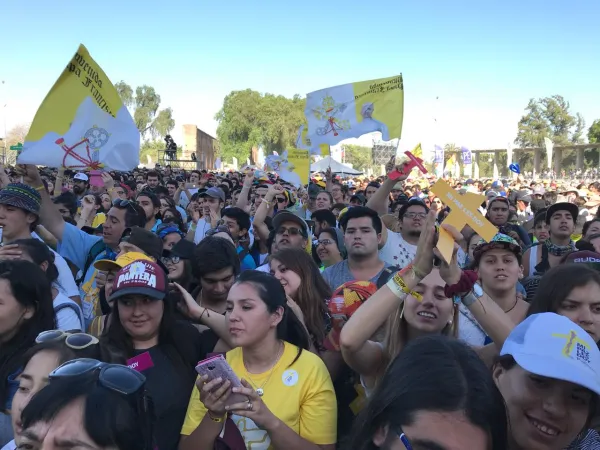 Junge Katholiken bei der Begegnung mit Papst Franziskus am 17. Januar 2018 am Schrein von Maipu in Chile