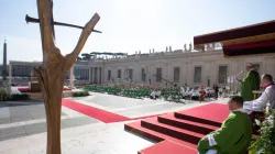 Der Hirtenstab des Papstes bei der Feier der heiligen Messe zur Eröffnung der Jugendsynode 2018 im Vatikan / Vatican Media 