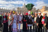 Segen für den Karneval: Kardinal Woelki mit Kölner Dreigestirn bei Papst Franziskus