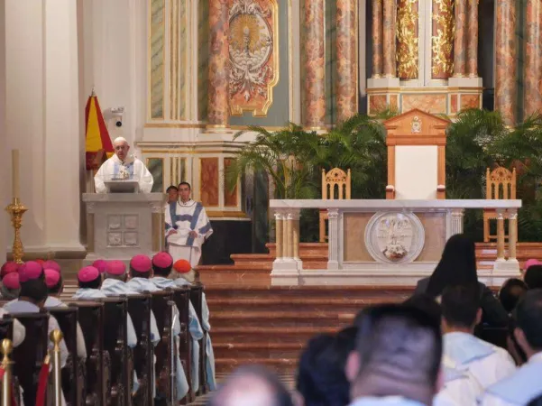 Papst Franziskus bei der Predigt in der Kathedrale von Panama am 29. 