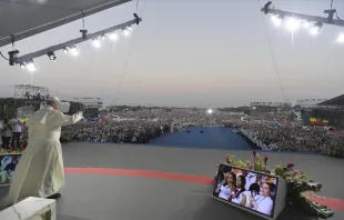 Papst Franziskus begrüßt Pilger beim Weltjugendtag auf dem  Campo San Juan Pablo II / Vatican Media