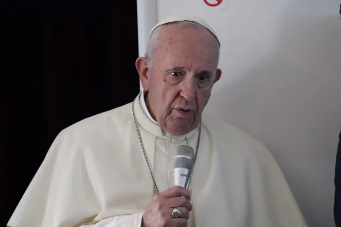 Papst Franziksus beantwortet Fragen von Journalisten auf dem Rückflug aus Abu Dhabi am 5. Februar 2019