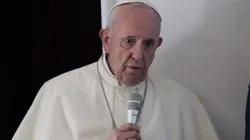 Papst Franziksus beantwortet Fragen von Journalisten auf dem Rückflug aus Abu Dhabi am 5. Februar 2019 / Edward Pentin / CNA Deutsch / EWTN News