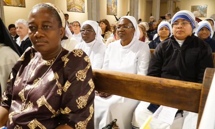 Ordensfrauen hören der Ansprache von Papst Franziskus am 31. März 2019 in Rabat zu