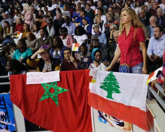 Pilger aus dem Libanon und vielen anderen Ländern bei der heiligen Messe 