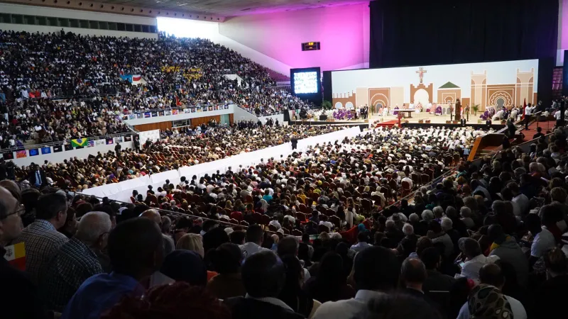 Nach Angaben der Kirche in Marokko nahmen 10.000 Menschen am Gottesdienst teil