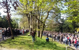 Tausende beteten den Kreuzweg in Delbrück / Hartwig Bouillon