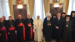 Papst Franziskus und Patriarch Neofit (Mitte) beim Treffen am 5. Mai 2019 in Sofia (Bulgarien). / Vatican Media