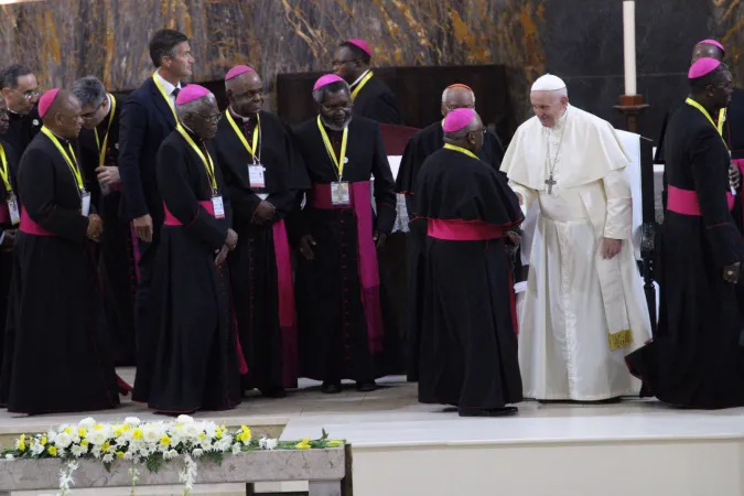 Papst Franziskus begrüßt die Bischöfe Mosambiks am 5. September 2019