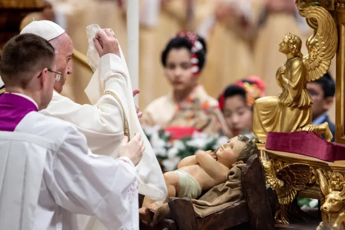 Papst Franziskus bei der Christmette im Petersdom am 24. Dezember 2019