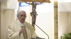 Papst Franziskus predigt in der Kapelle des Domus Sanctae Marthae im Vatikan am 8. Mai 2020. / Vatican Media / CNA Deutsch