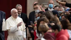Papst Franziskus begrüßt Pilger zur Generalaudienz am 30. September 2020 im Vatikan. / Daniel Ibanez / CNA Deutsch 