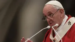 Papst Franziskus predigt am Pfingstsonntag, 23. Mai 2021, im Dom St. Peter im Vatikan. /  EWTN News/Daniel Ibáñez/Vatican Pool