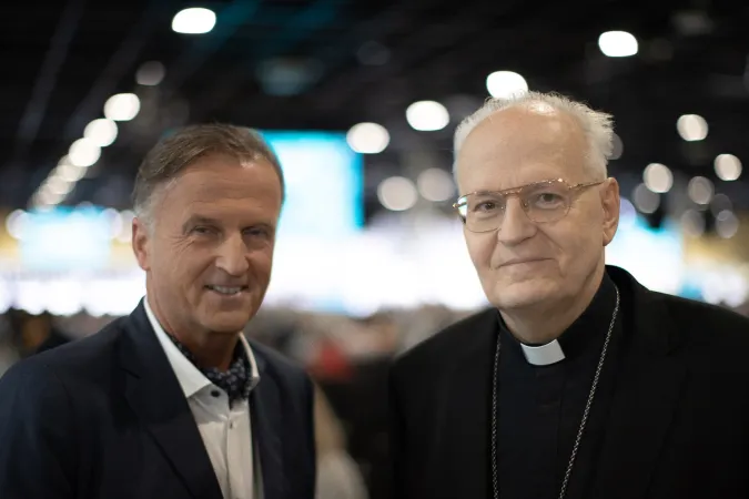 Martin Rothweiler (li.) und Kardinal Péter Erdő 