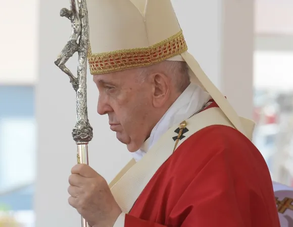 Papst Franziskus bei der Feier der Göttlichen Liturgie am Fest Kreuzerhöhung, 14. September 2021 im slowakischen Presov.
