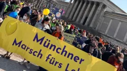 Teilnehmer beim 2. Münchner Marsch fürs Leben an Josefi, 19. März 2022 in der bayerischen Landeshauptstadt / Pia di Napoli / CNA Deutsch