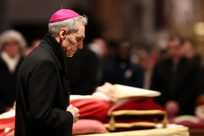 Erzbischof Georg Gänswein nimmt Abschied von Benedikt XVI., 2. Januar 2023