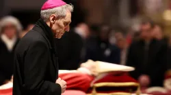 Erzbischof Georg Gänswein nimmt Abschied von Benedikt XVI., 2. Januar 2023 / Daniel Ibáñez / CNA Deutsch