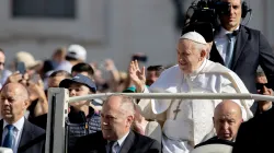 Papst Franziskus bei der Generalaudienz am 7. Juni 2023, noch vor seinem Transport in die Gemelli-Klinik / Daniel Ibáñez / CNA