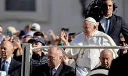 Papst Franziskus bei der Generalaudienz am 7. Juni 2023, noch vor seinem Transport in die Gemelli-Klinik / Daniel Ibáñez / CNA