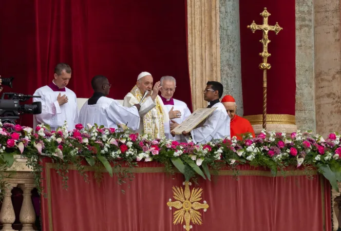Papst Franziskus spendet den Segen Urbi et Orbi am Ostersonntag, 31. März 2024