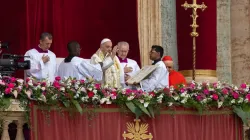 Papst Franziskus spendet den Segen Urbi et Orbi am Ostersonntag, 31. März 2024 / Pablo Esparza / CNA Deutsch
