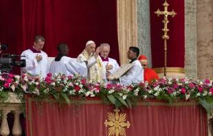 Papst Franziskus spendet den Segen Urbi et Orbi am Ostersonntag, 31. März 2024 / Pablo Esparza / CNA Deutsch