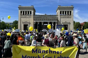 Neuer Rekord: 6.000 Teilnehmer nahmen nach Angaben der Veranstalter am Marsch fürs Leben in München am 13. April 2024 teil. / Pia di Napoli