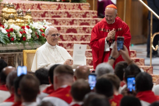 Papst Leo ruft zur Erneuerung der katholischen Bildung auf