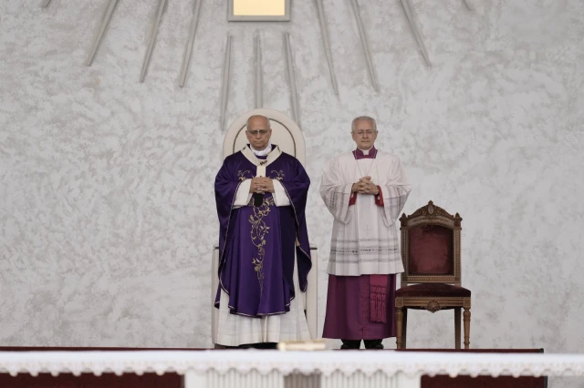 Papst Leo feiert einzige öffentliche Messe im Rahmen seiner Libanon-Reise