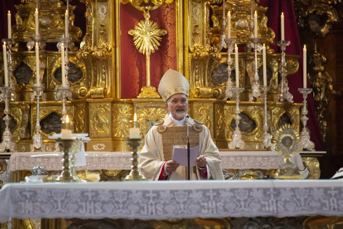 "Es liegt an uns, dass die Glut des Glaubens nicht erlischt.“ Bischof Gregor Maria Hanke OSB feiert das heilige Messopfer in der Schutzengelkirche am 5. Juli 2020