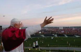 Papst Benedikt XVI. beim Weltjugendtag in Köln, Deutschland, 2005. / Vatican Media