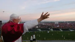Papst Benedikt XVI. beim Weltjugendtag in Köln, Deutschland, 2005. / Vatican Media