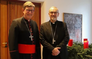 Kardinal Rainer Maria Woelki mit Kardinal Pierbattista Pizzaballa OFM im Dezember 2024 / Erzbistum Köln / Kowalkowski